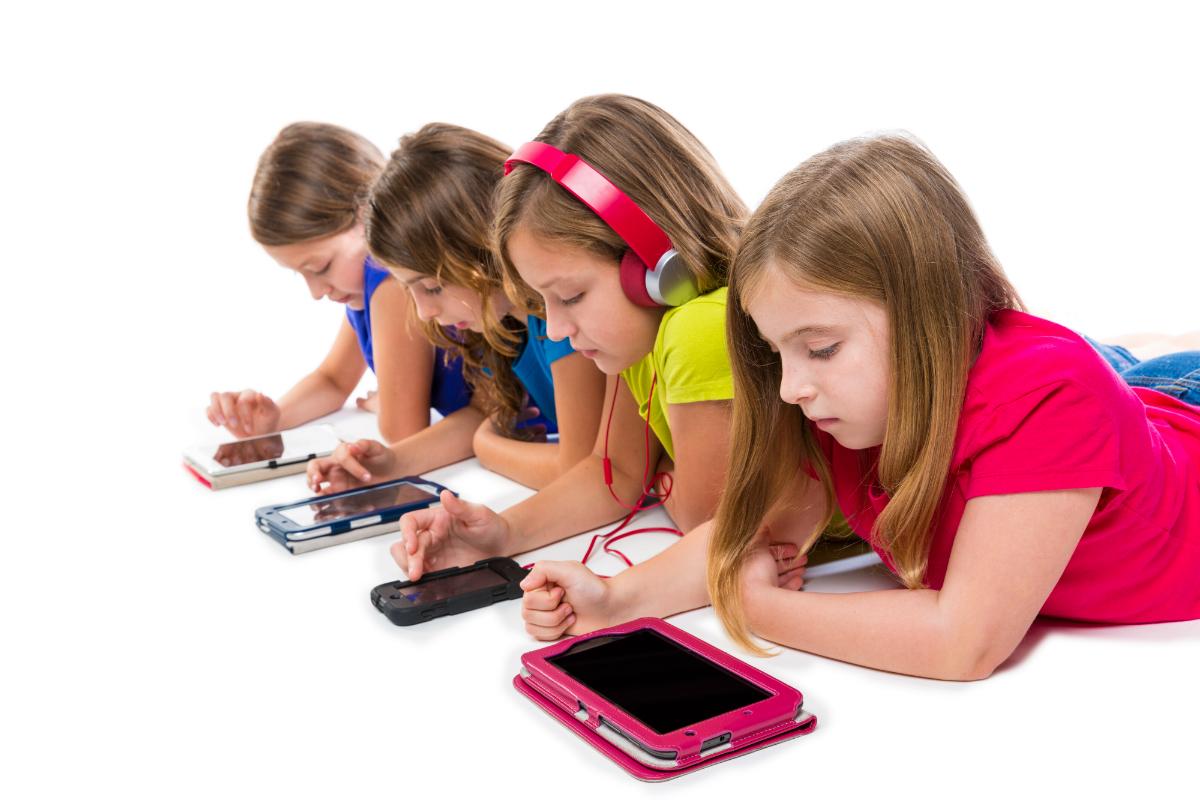 Third our Bread Copiii şi adolescenţii, dependenţi de smartphone? | Delia Bîrle (psiholog): „Dependenţa de telefon, mai greu de tratat decât adicţia de droguri” – Radio Maria Third our Bread Copiii şi adolescenţii, dependenţi de smartphone? | Delia Bîrle (psiholog): „Dependenţa de telefon, mai greu de tratat decât adicţia de droguri” – Radio Maria